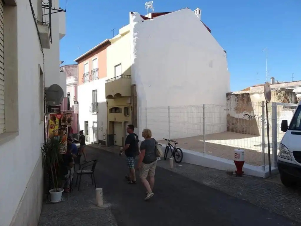Oliveira House