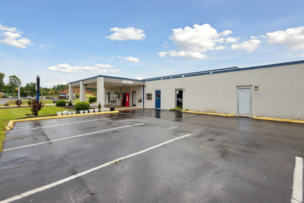 Relax inn by OYO Greeneville Near Hwy US-321