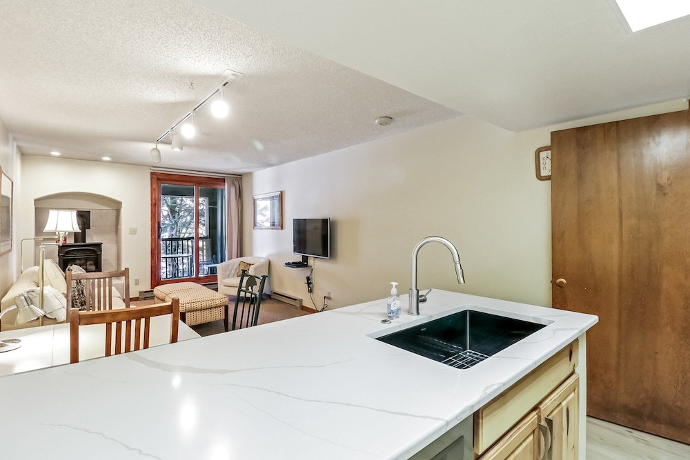 Fp219 Foxpine 1br 2 Ba 1 Bedroom Condo