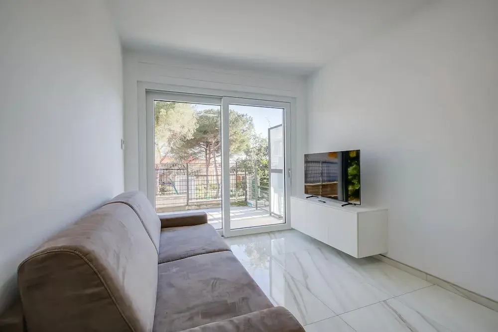 Beachy Vibes- 900m From the Beach