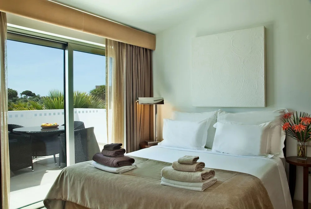Luxury Villa Heated Pool, walk to São Rafael Beach, Albufeira