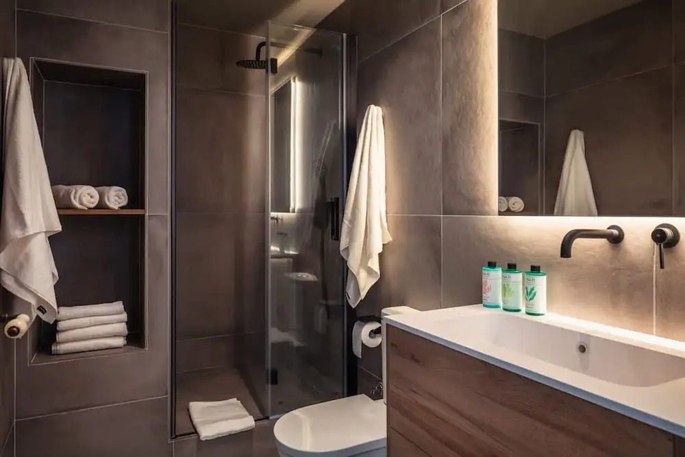 Lovely 6 BR Flat in L Eixample