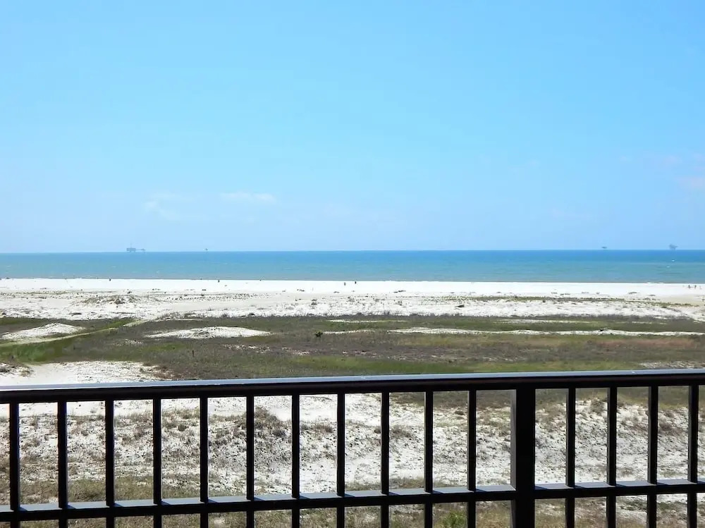 404 Holiday Isle 404 2 Bedroom Condo