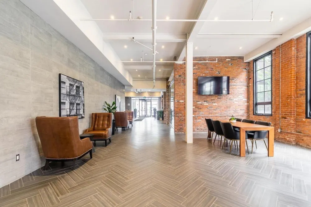 2BR 2storey Loft Free Parking Gym