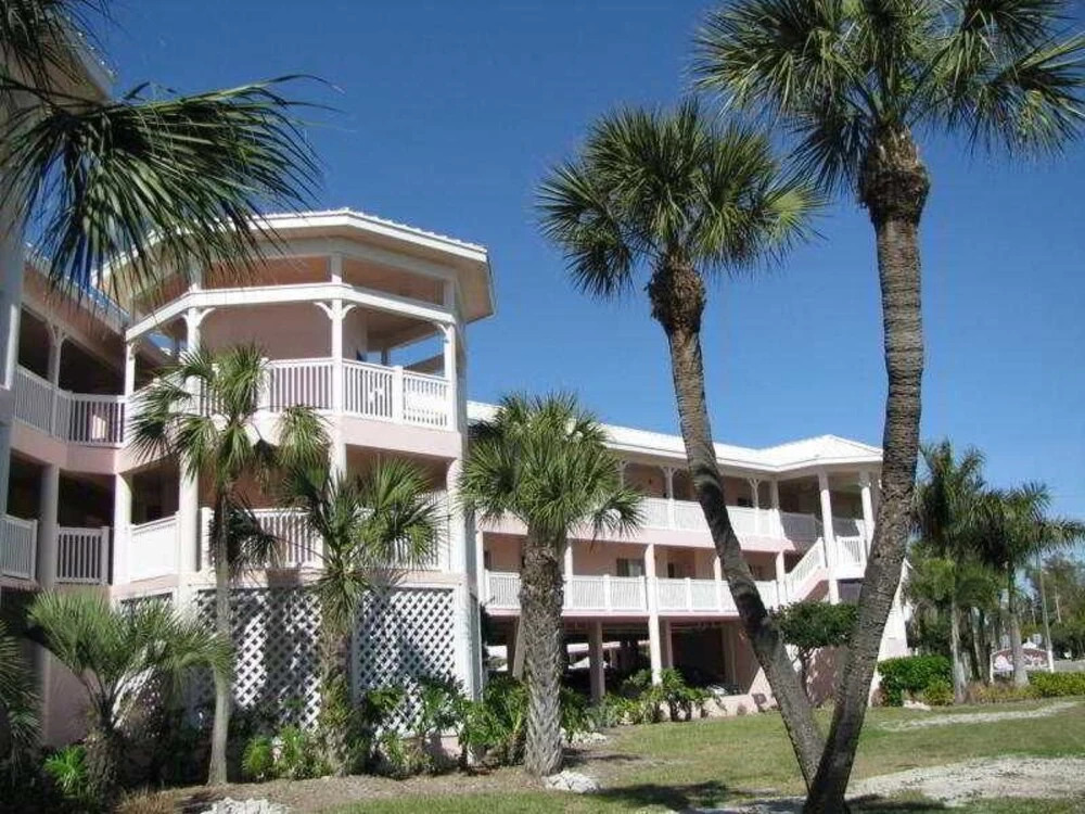 Anna Marie Island Apartments
