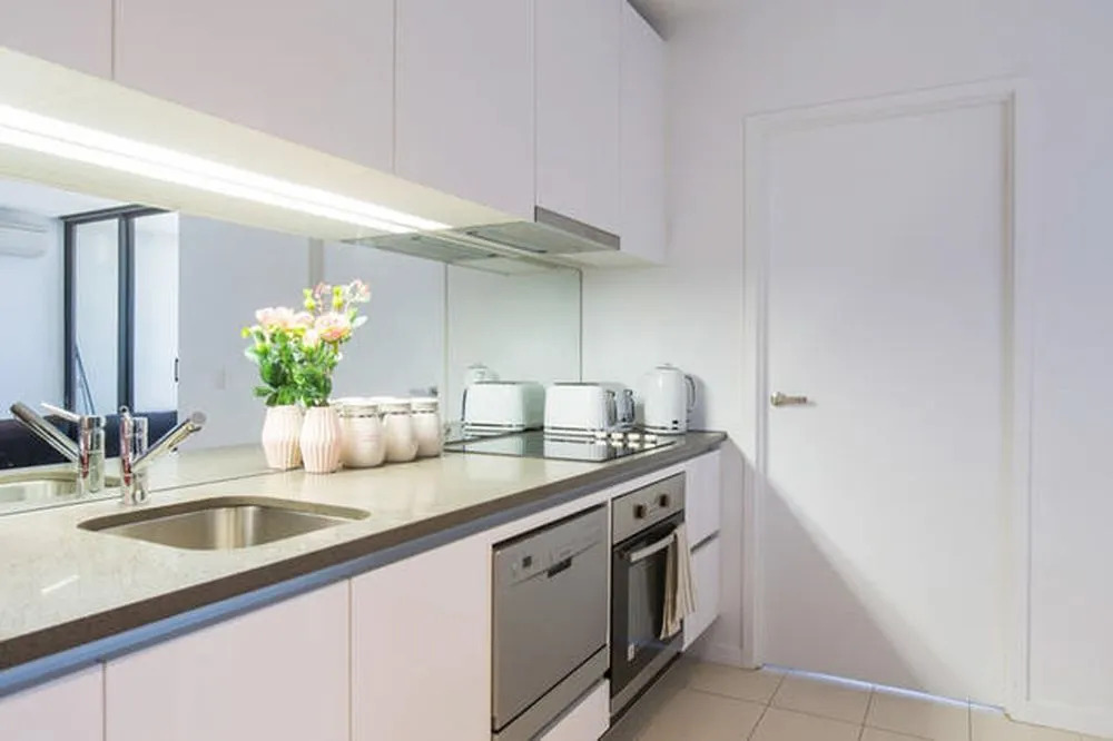 C3CBD Melbourne Apartment