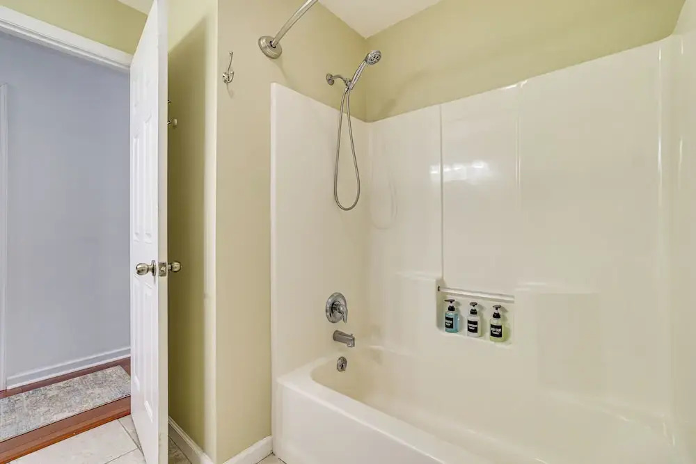Hot Tub and Decks Tree-Lined Retreat in Pocono Lake