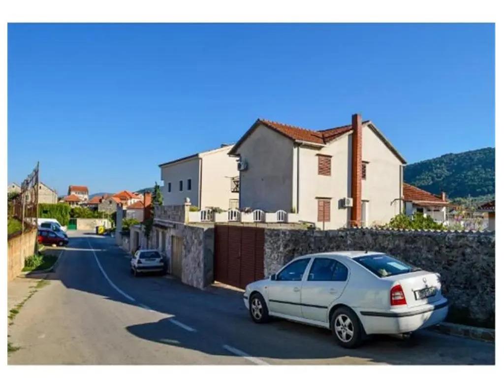 Apartments Srhoj