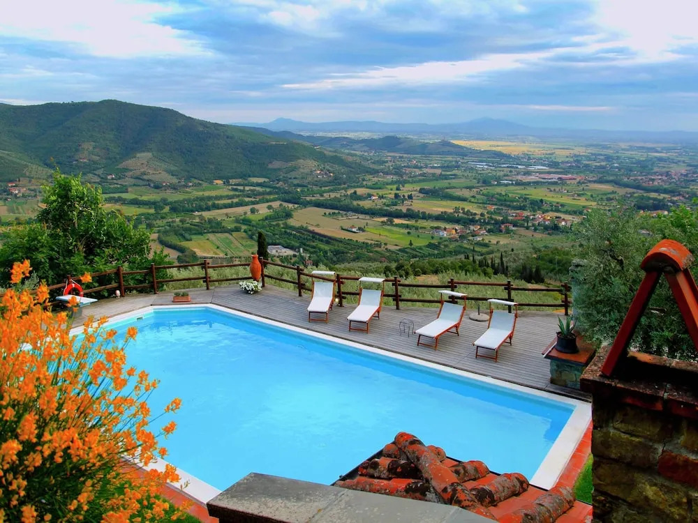 Villa in Tuscany with Pool and Valley Views