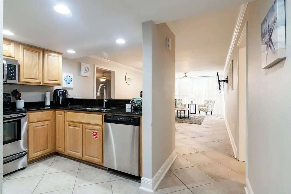 Cozy 2 bed 2 bath condo at the beachside Ocean Club Villas