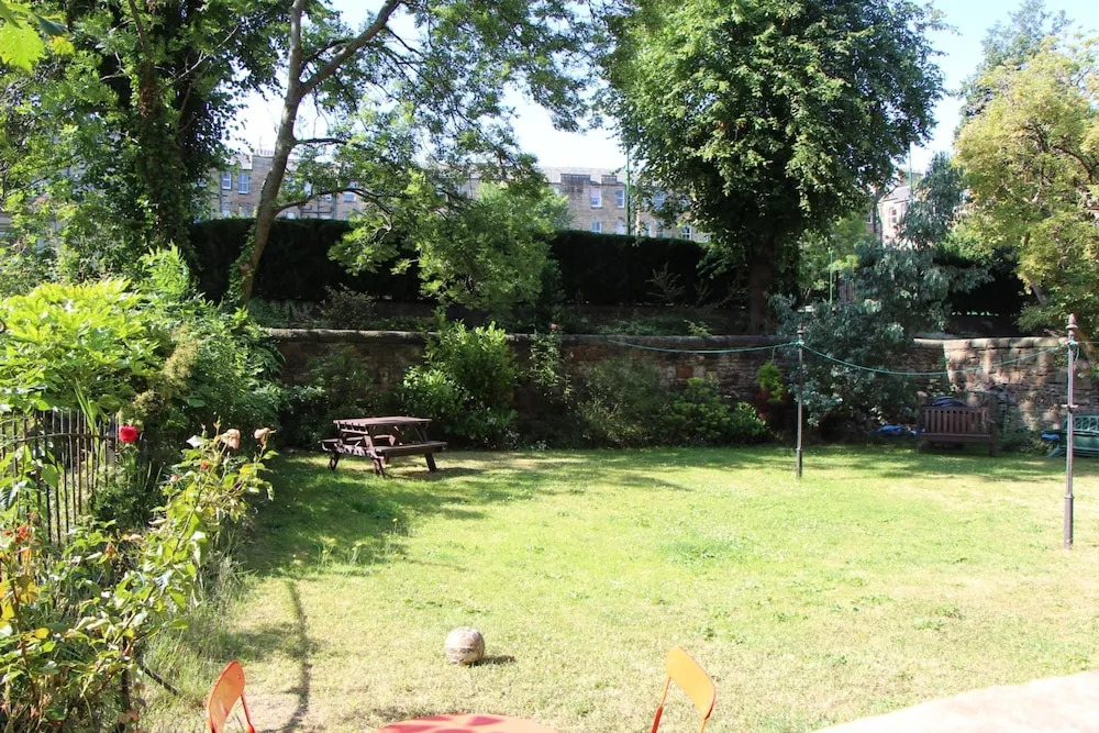 Edinburgh Home With Garden