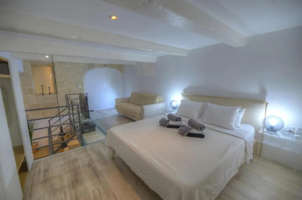 Cute and modern duplex apartment in ideal location RCAS1-1
