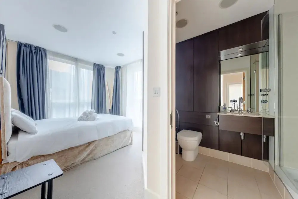 Gorgeous 3 Bedroom Flat in Vauxhall With City Views