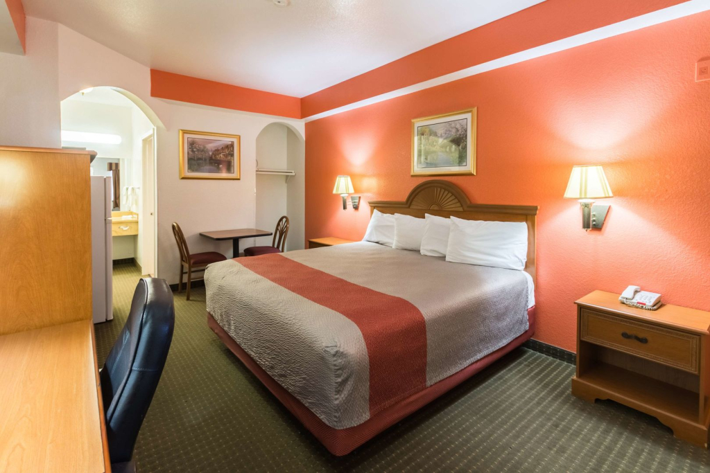 Motel 6 Alvarado TX