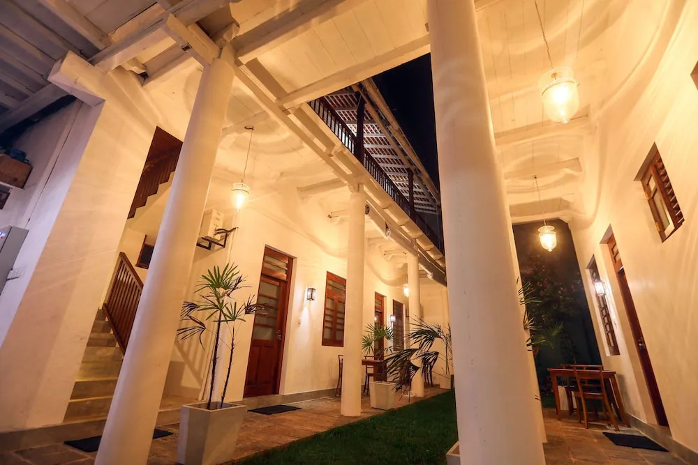 Knight Inn