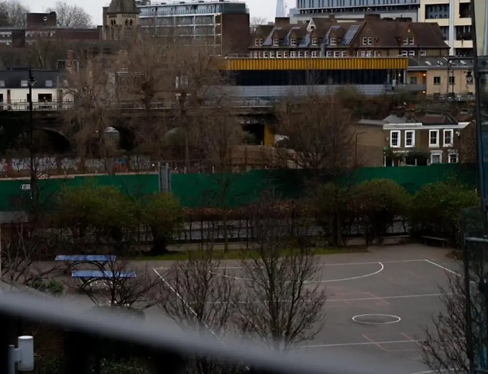 East London 1-bed Apt, Sleeps 2, With Parking