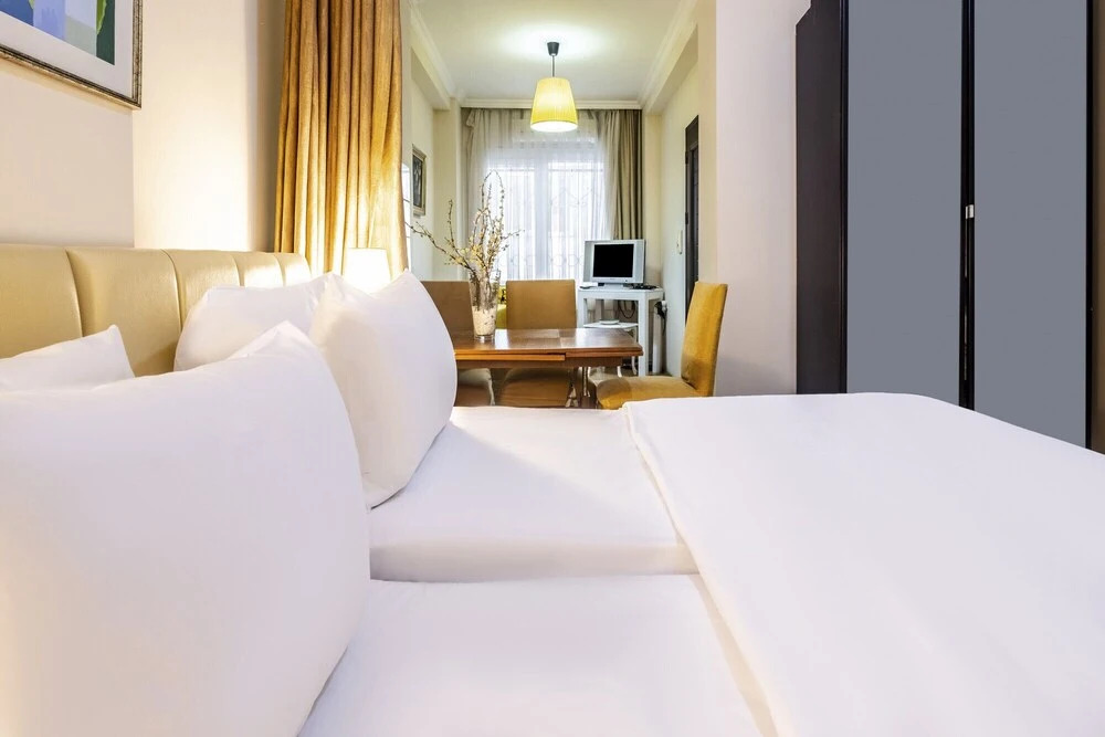 Studio Flat Near Public Transportation in Sisli