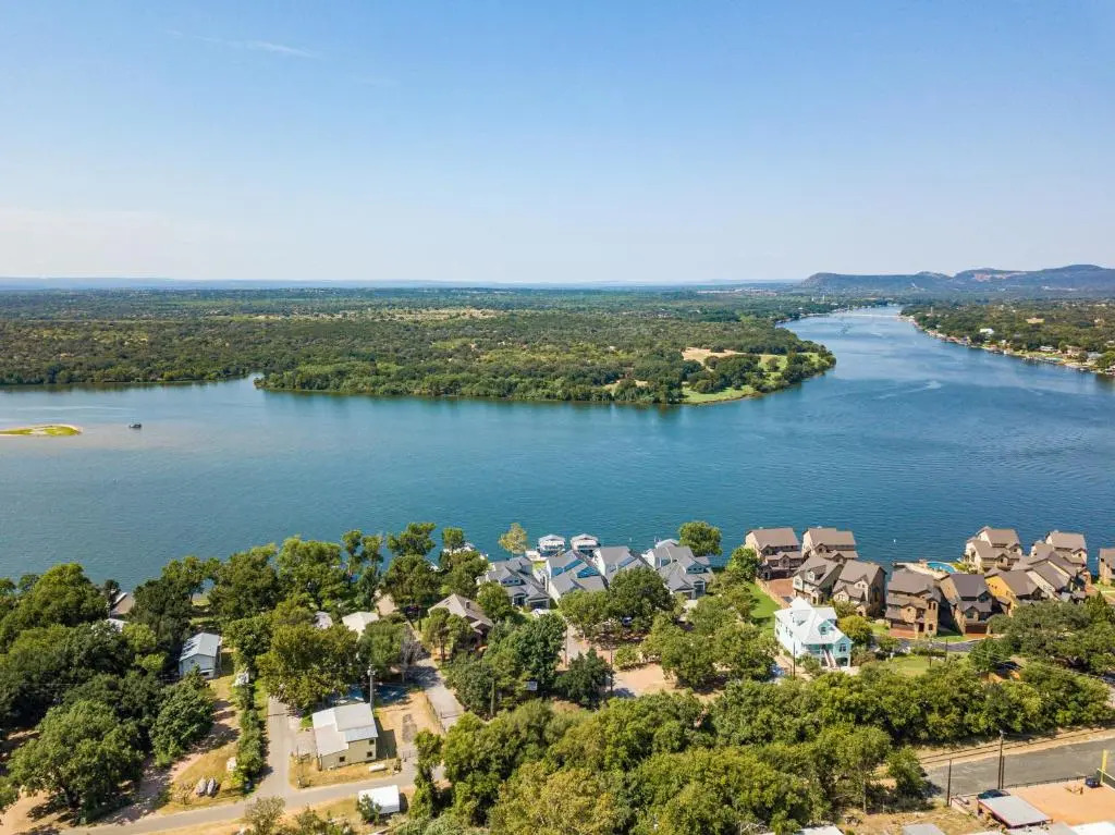 Luxury Lake LBJ House with Heated Swimming Pool and Spill Over Hot Tub and 2 Boat Slips