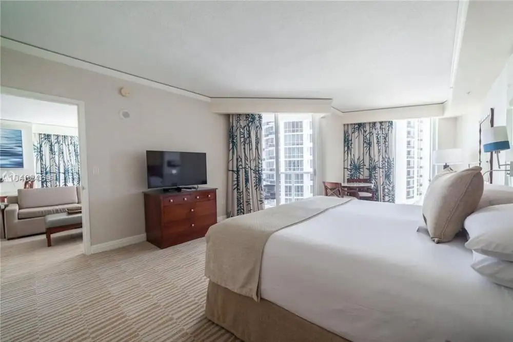 Fabulous Waterfront 2BR 2BA Trump Tower Apartment 6 Guests