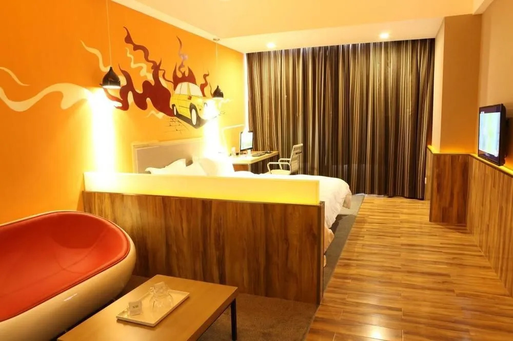 Ningxiang V8 Theme Hotel