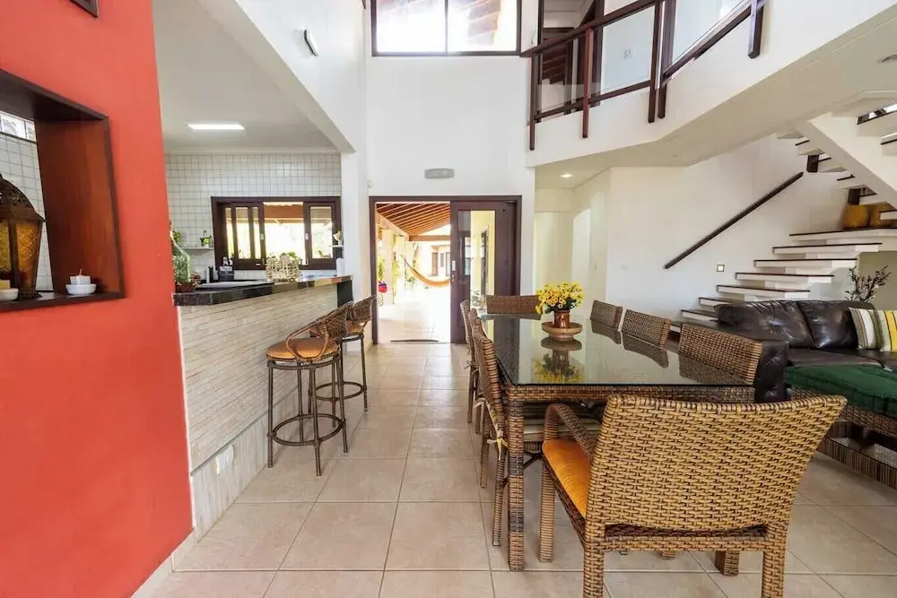 Casa com rea Gourmet e Quintal a 200 m da Praia