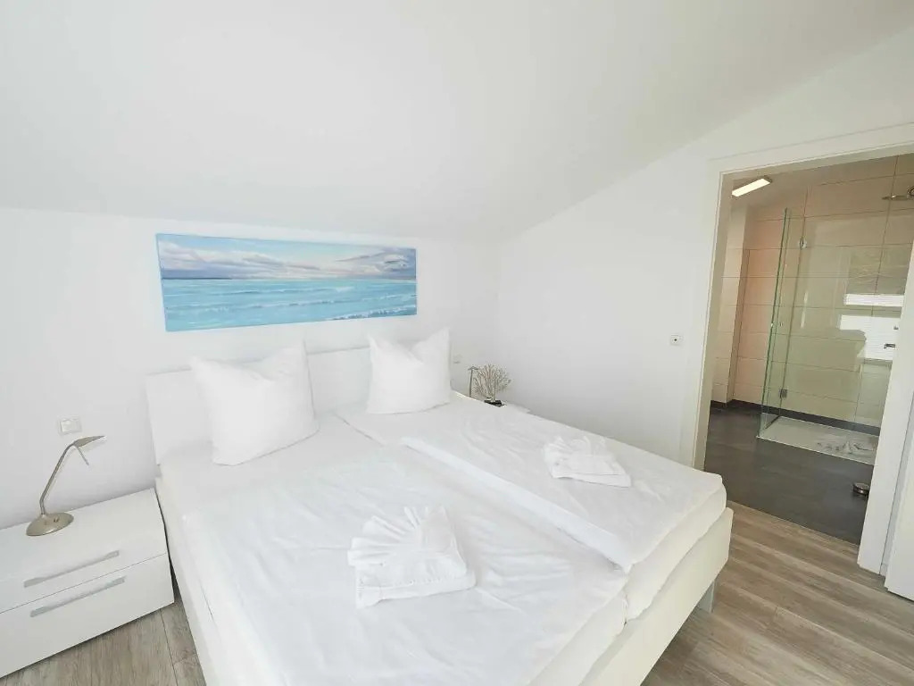 Villa "Düne 4" in Binz - WG7 "Strandmuschel" mit Balkon strandnah