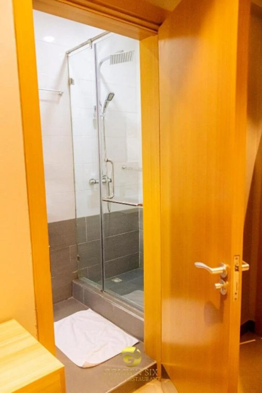 Golden Six Hotel & Restaurant