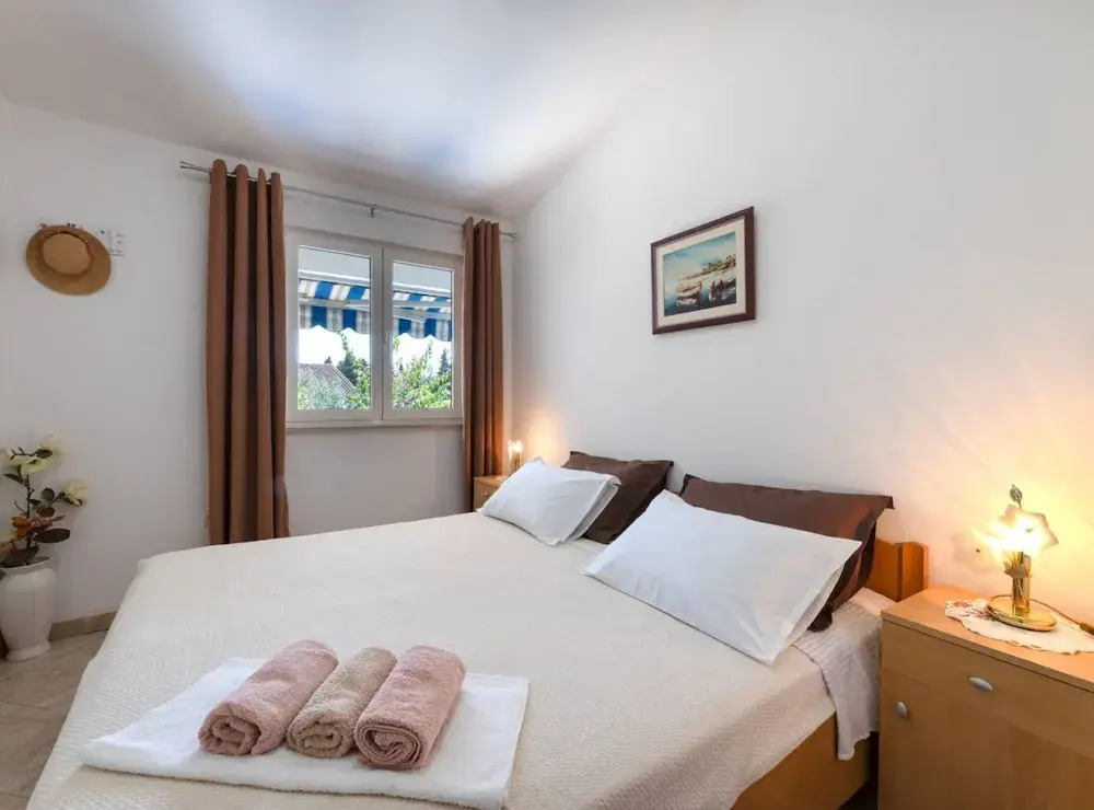 Bright and Spacious Apartment With Terrace in Kastel Stafilic