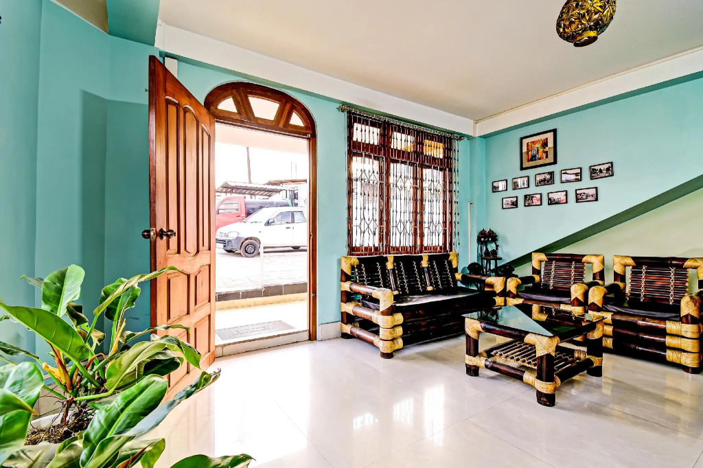 OYO 78477 Meera Holiday Villa