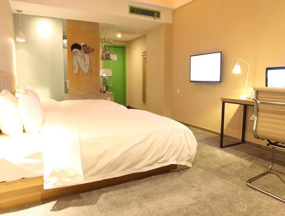 Ningxiang V8 Theme Hotel