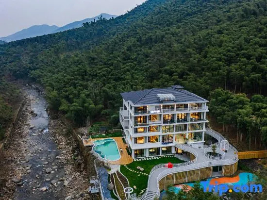 Yaojia｜Township see cloud bamboo Valley river hot spring guest house