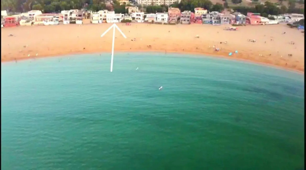 Charmant Cabanon pied dans l'eau à Plage Manesmane!