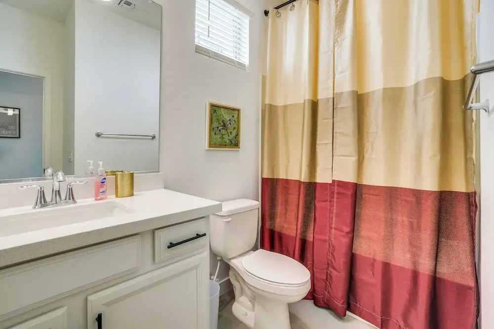 5 Mi to Westgate! Newly Built Family Retreat