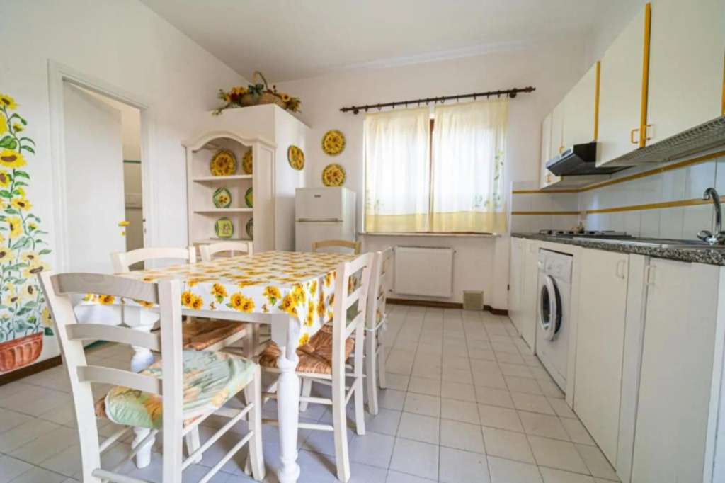 Girasoli in the center of Marina di Campo with private parking and outdoor space-I GIRASOLI