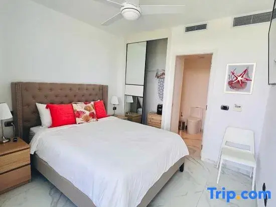 Apartment With Pool And Golf View