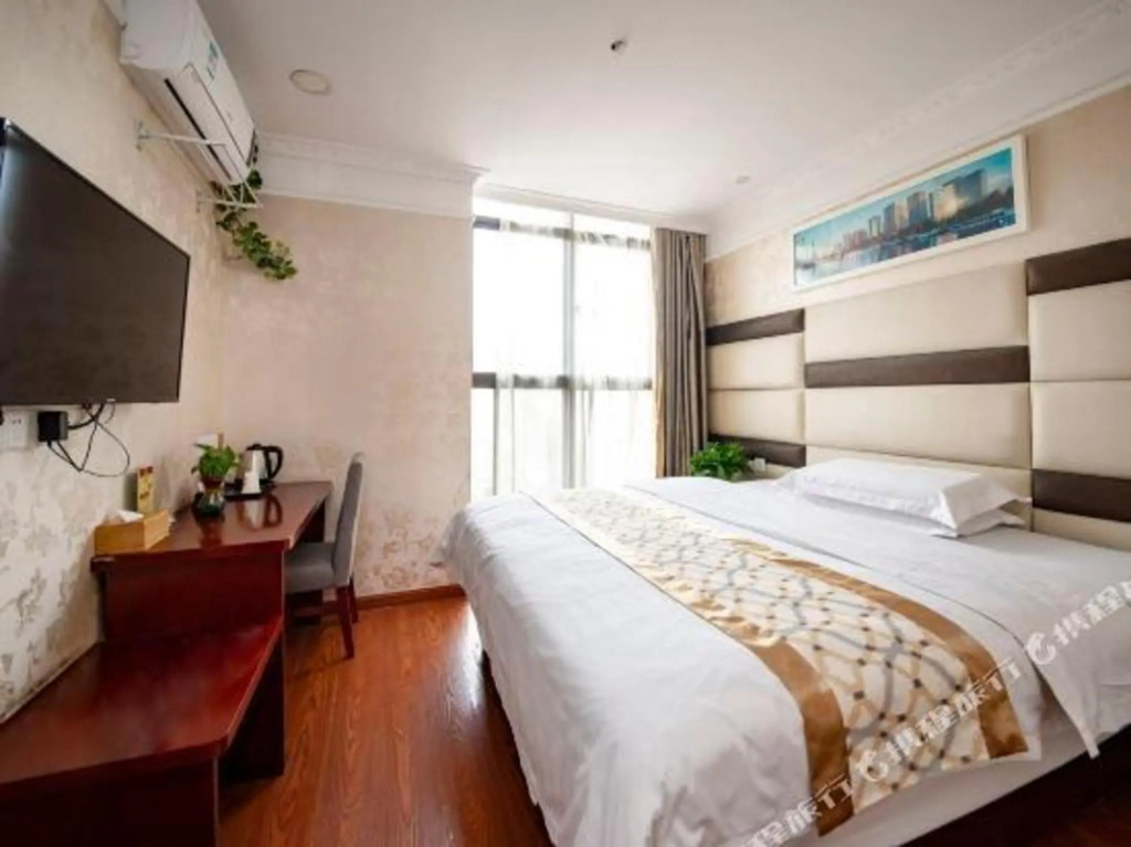 Super 8 Hotel (Shanghai Huyi Highway Shanghai University)