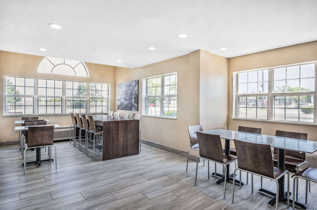 Super 8 by Wyndham Joliet