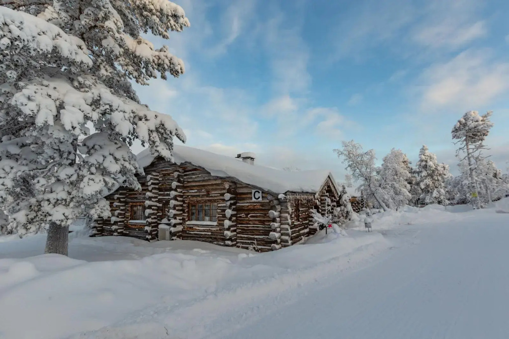 Kuukkeli Log Houses Teerenpesä