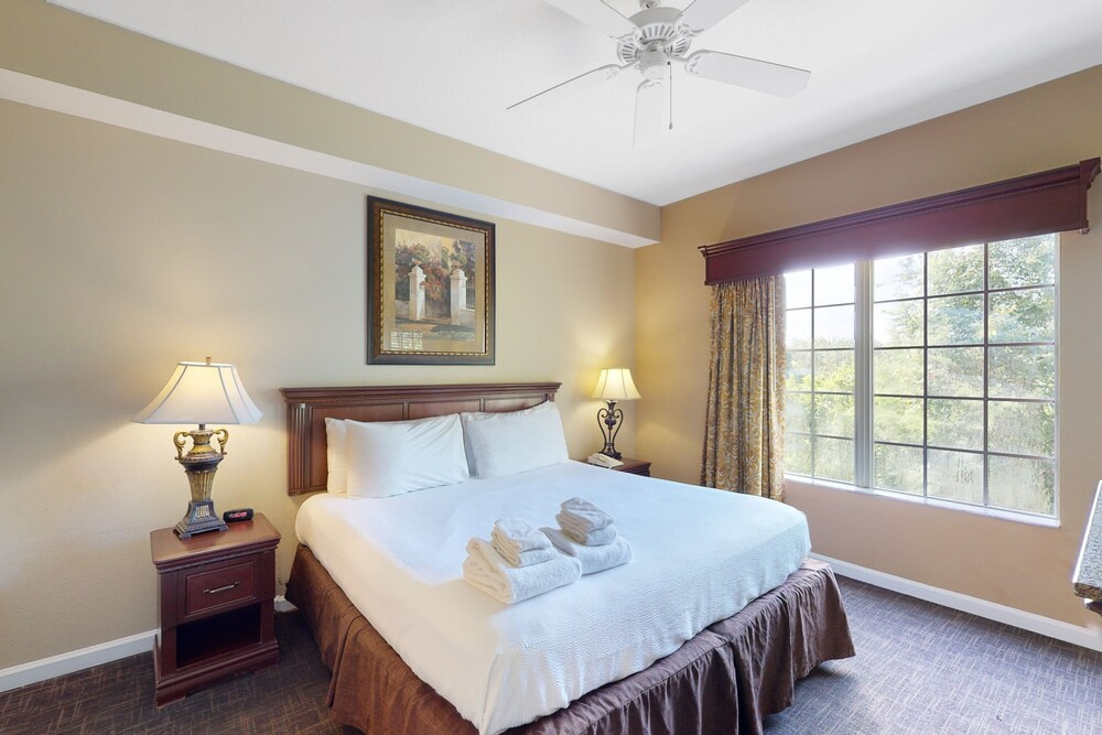 Inviting 4th-floor Condo With Elevator, Screened Balcony, Washer/dryer & AC