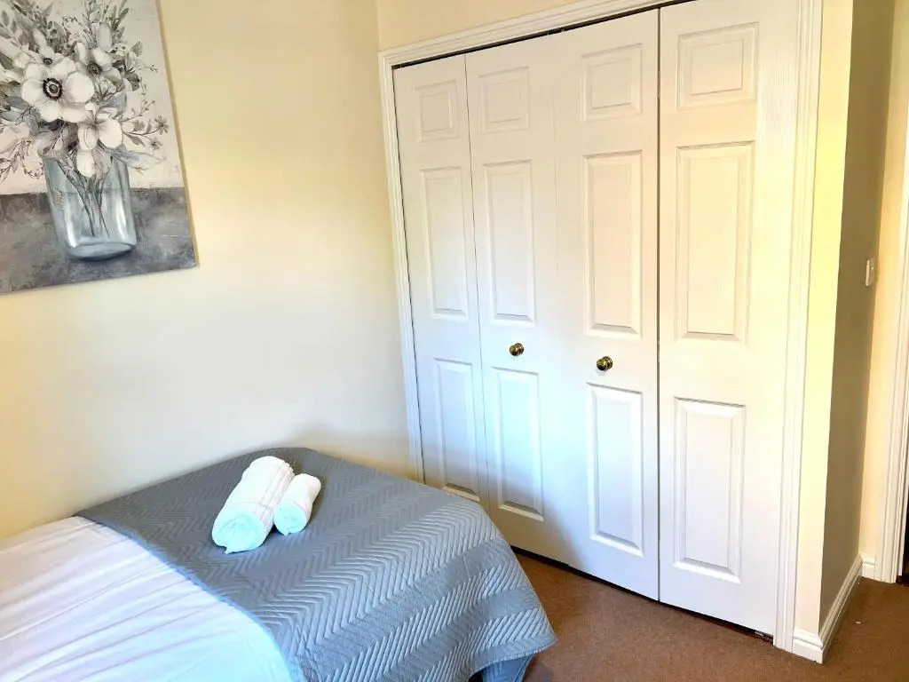 Beautiful 3-bedroom house, city centre, parking