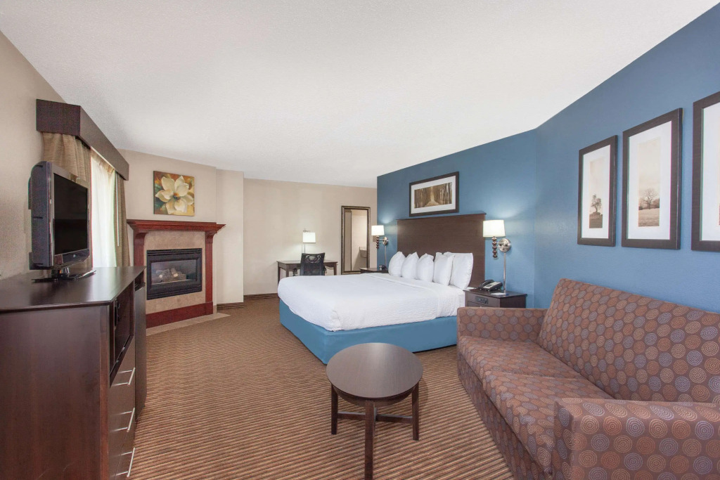 AmericInn by Wyndham Mankato Event Center near MSU