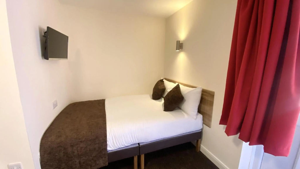 Russ Hill Hotel