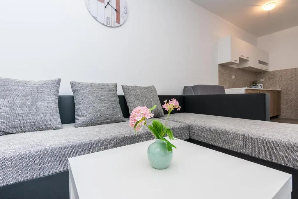 Pasko 4 modern furnished ap for 7