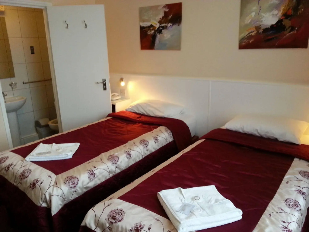 Melbourne House Hotel