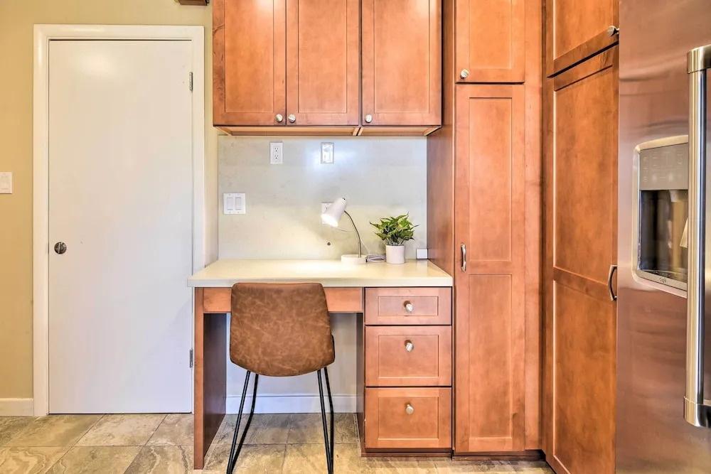 Los Angeles Suite ~ 12 Mi From Downtown!