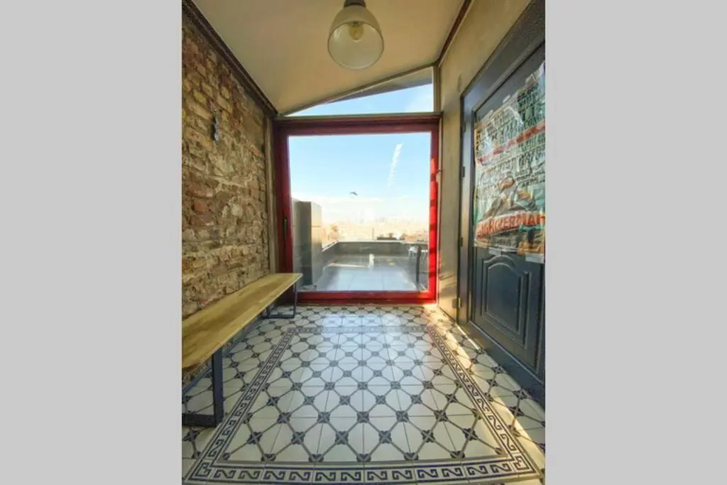 Unique LOFT with 2 BR, 2 Terraces and Amazing 360 Views!