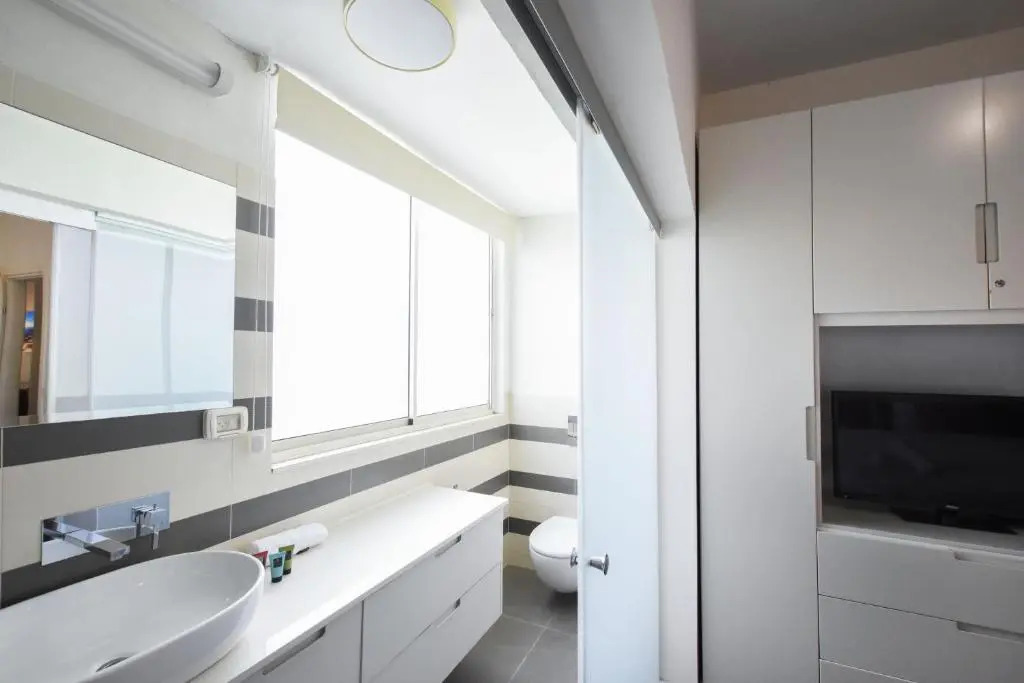 Sunny 3BR in Prague 8 by HolyGuest