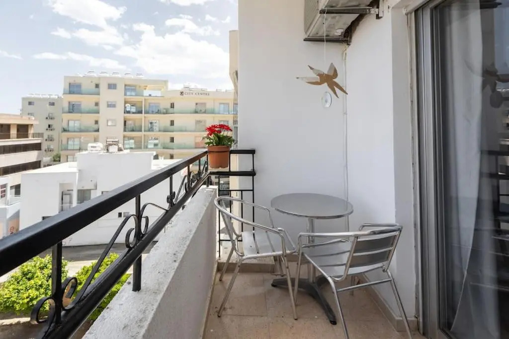 Sea View City Centre 3bed Apartment
