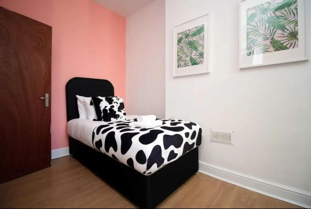 Principality House by Mia Living 3 bedroom apartment a 5 min walk to Principality Stadium