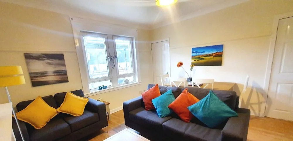 Two Bedroom Apartment by Klass Living Serviced Accommodation Airdrie - Nicol Apartment With WiFi & Parking